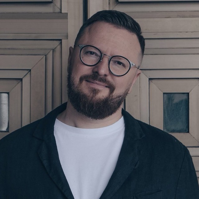 Евгений Перов